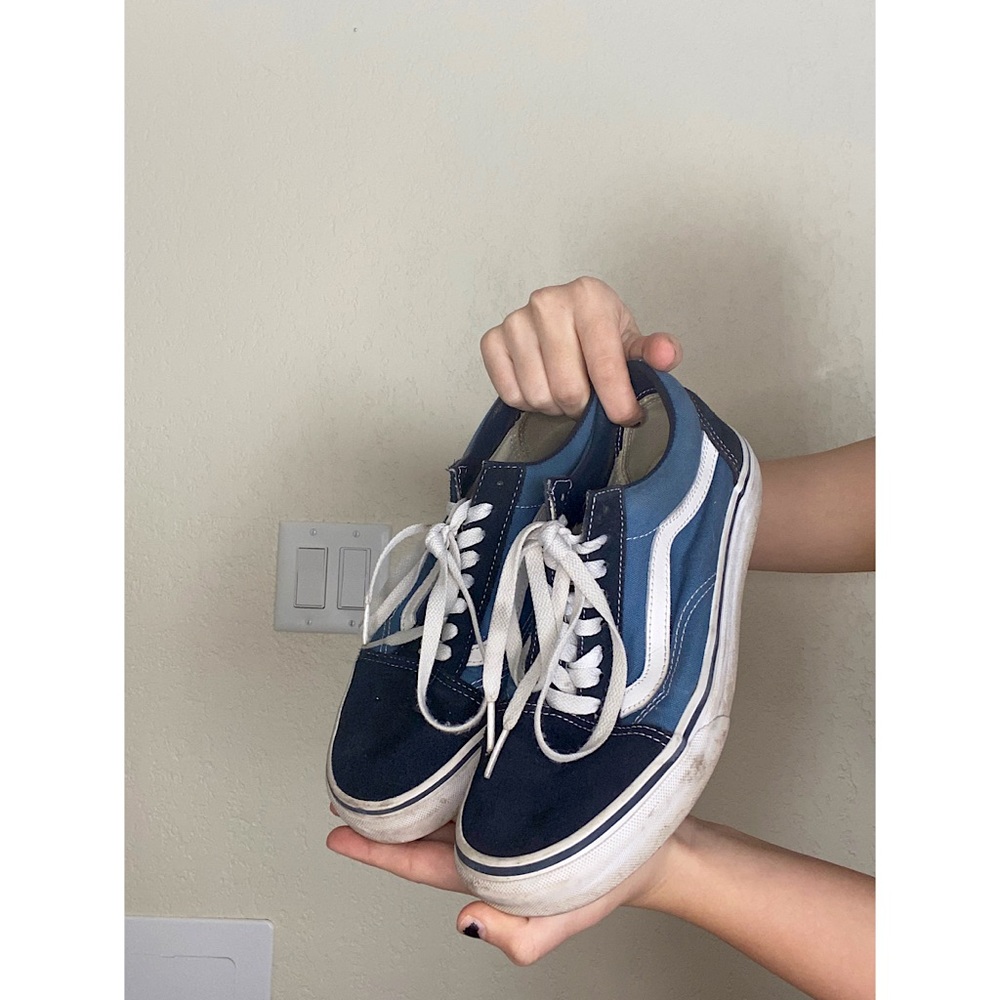 navy blue and light blue low top vans